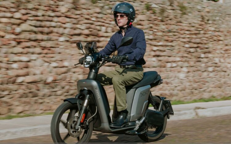 Askoll XKP 80: Utilitária urbana elétrica de roda alta