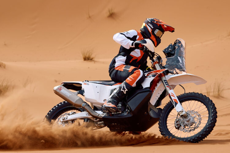 KTM 450 Rally Replica 2026: Decalcada da moto de fábrica
