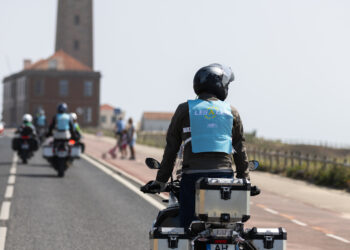 Portugal de Lés-a-Lés: Milhares rumam a Alcobaça na etapa inaugural