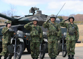 Kawasaki KLX 250 é a moto do exército japonês