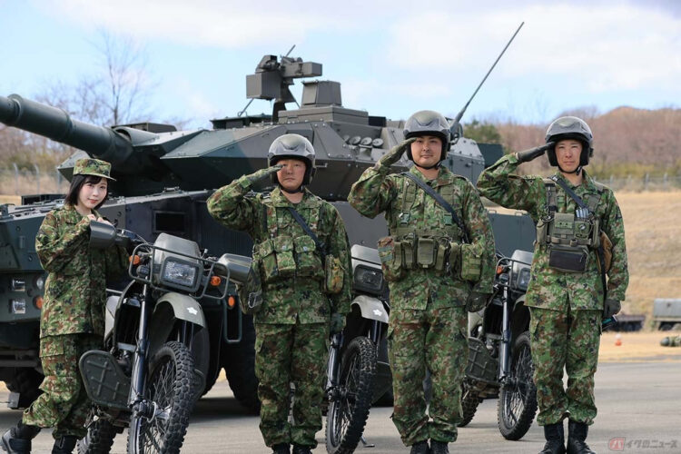 Kawasaki KLX 250 é a moto do exército japonês