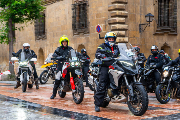 A edição de 2025 da rota Osos 1000 regressa com a Ducati