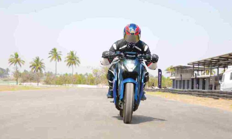 Contacto | Ultraviolette F77 | Sem receio do futuro