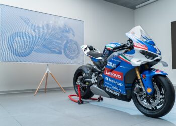 Panigale V4 Tricolore Italia inspira artista italiano