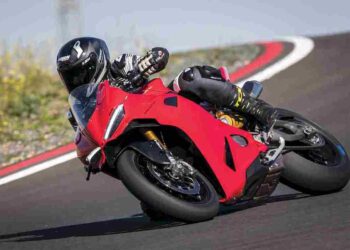 Ducati Panigale V2 S | As dicotomias da vida | Contacto