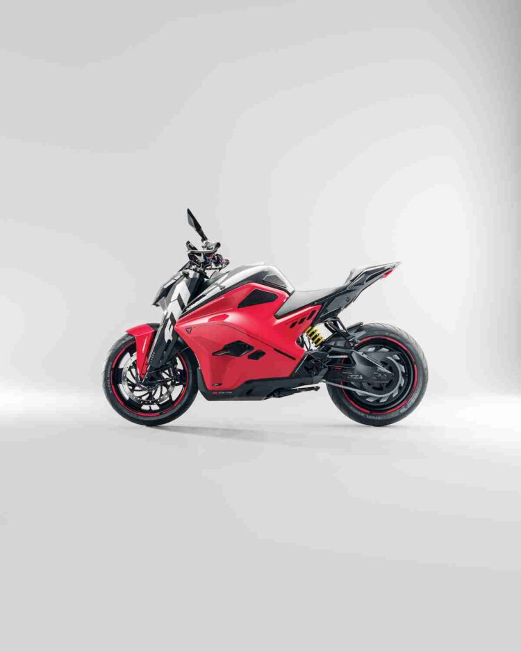 Contacto | Ultraviolette F77 | Sem receio do futuro