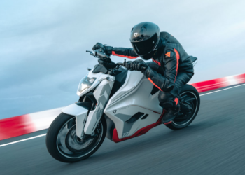 Ultraviolette F77 SuperStreet | Divertimento em modo elétrico