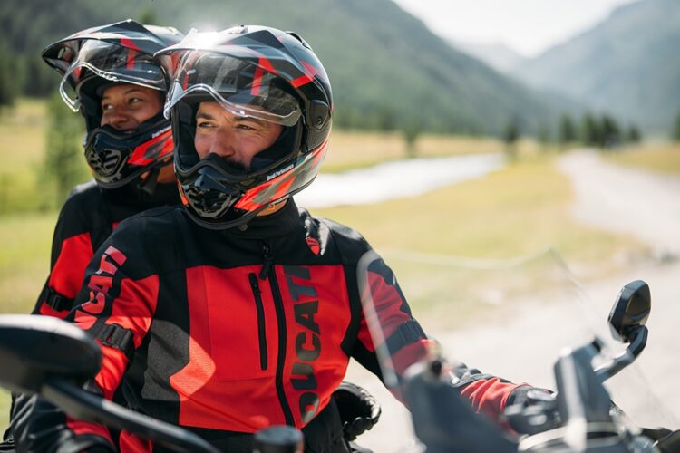 Verão aos comandos com o Apparel Ducati