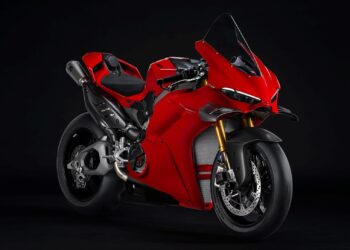 As Panigale V4 e V2 com acessórios Ducati Performance | Prontas para dominar!