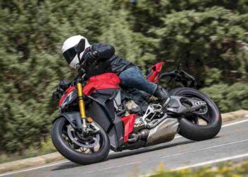 Contacto | Ducati Streetfighter V4S | Paixão sem pudor