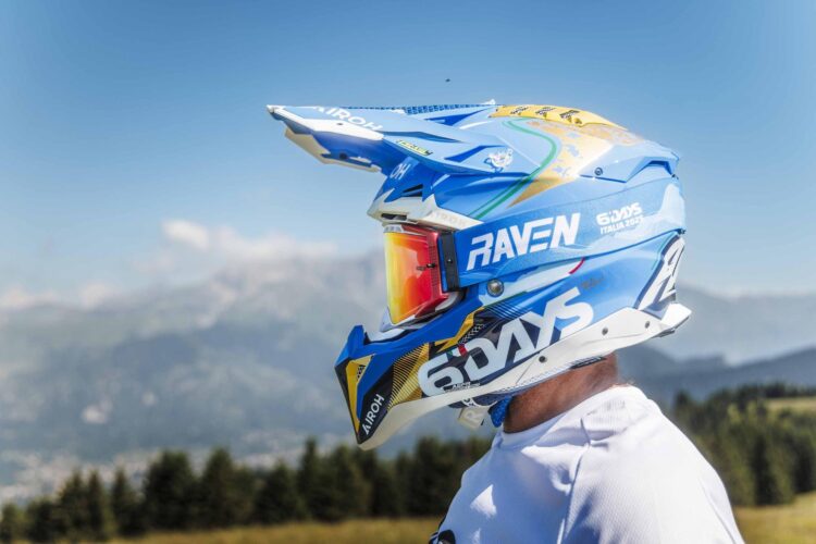 Airoh apresenta o novo AVIATOR III 6DAYS ITALIA 2025