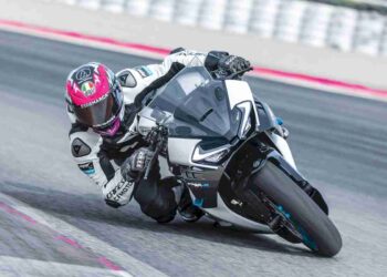Contacto | CFMOTO 675SR-R |  ADN de Superbike