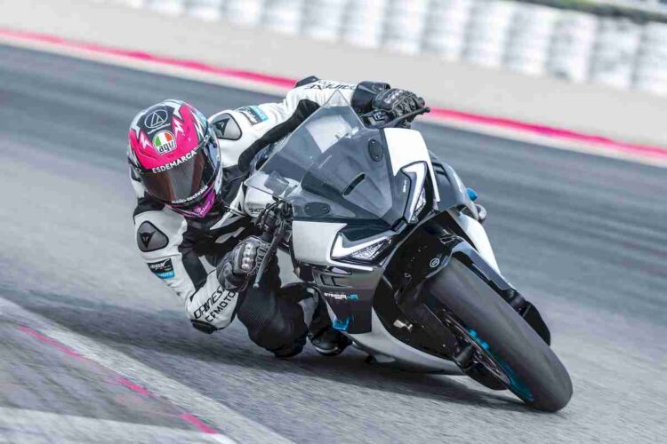 Contacto | CFMOTO 675SR-R |  ADN de Superbike