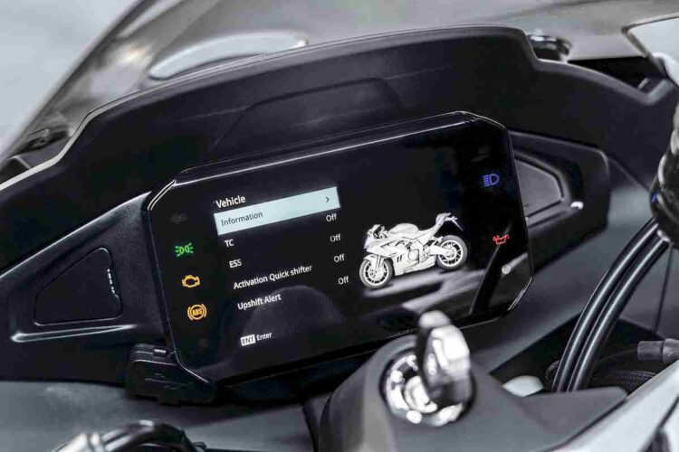 Contacto | CFMOTO 675SR-R |  ADN de Superbike