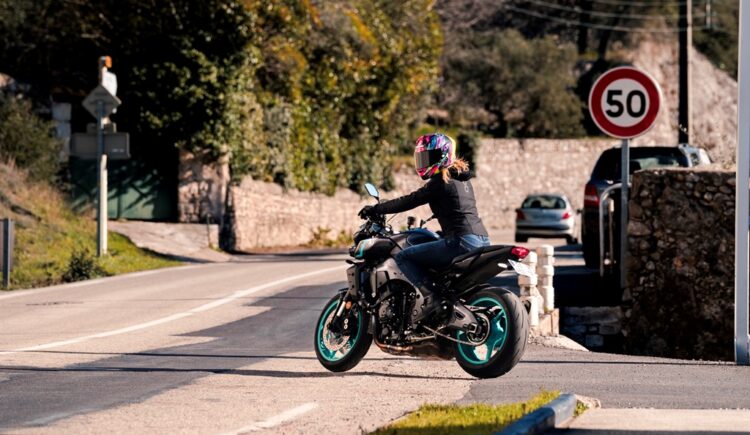 Shark Aeron: ADN de pista, emoção na estrada