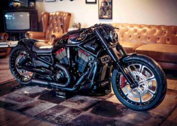 Supermoto | Harley-Davidson V-ROD Nighthawk by Rusty Wrench | A V-ROD furtiva