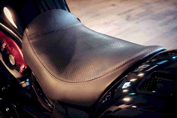 Supermoto | Harley-Davidson V-ROD Nighthawk by Rusty Wrench | A V-ROD furtiva