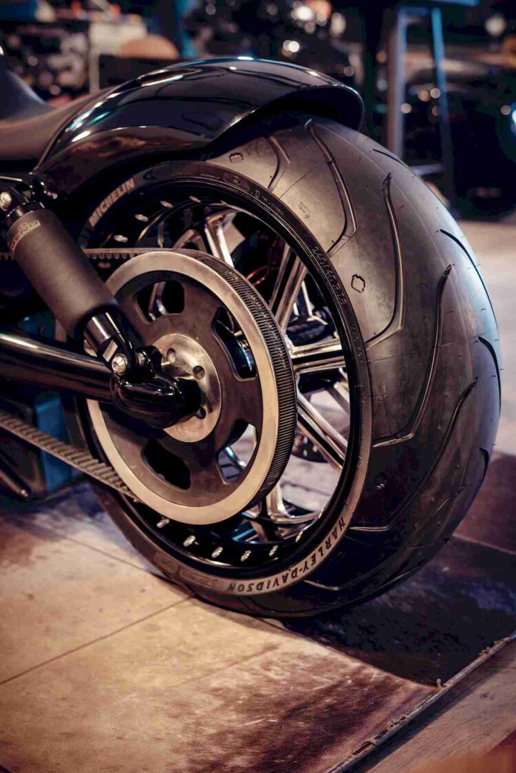 Supermoto | Harley-Davidson V-ROD Nighthawk by Rusty Wrench | A V-ROD furtiva