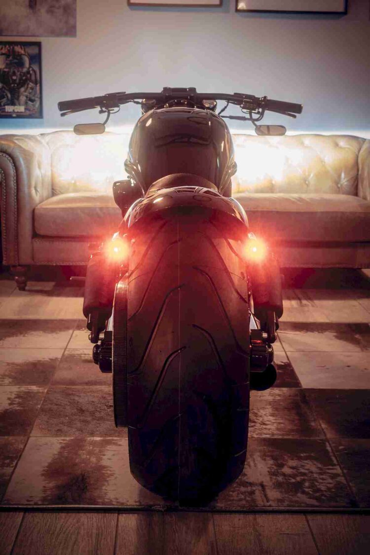 Supermoto | Harley-Davidson V-ROD Nighthawk by Rusty Wrench | A V-ROD furtiva