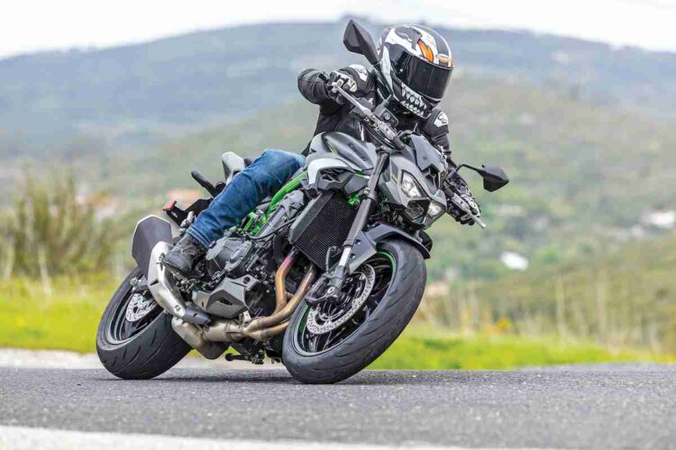 Contacto | Kawasaki Z900 | Cada vez melhor
