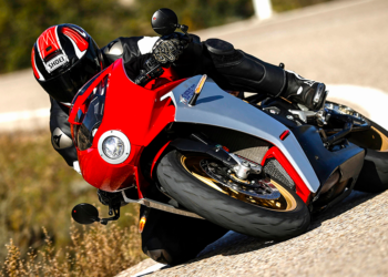 Como ‘desenhar’ curvas numa moto?