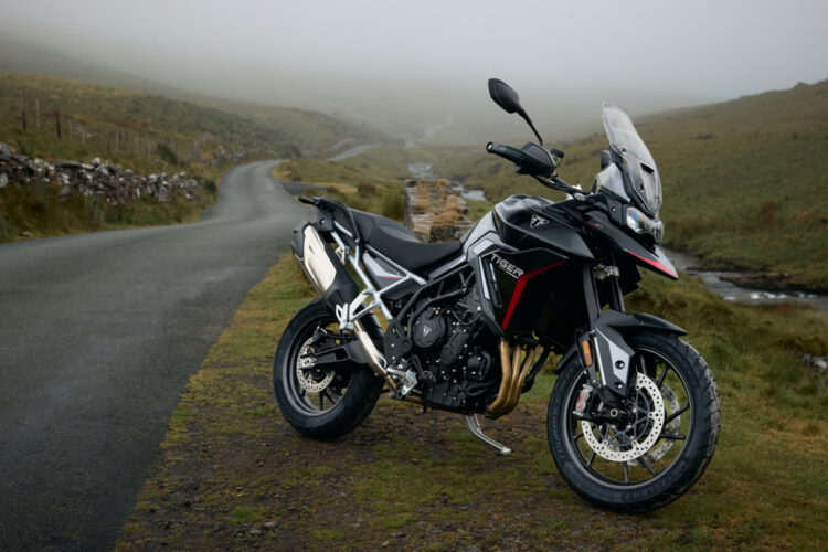 Triumph revela novas combinações de cores para 2026: Alto contraste, impacto máximo!