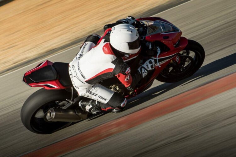 RS11 e Battlax V02: As ‘armas’ de pista e estrada da Bridgestone