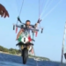 Excentricidades: Parasailing com uma Panigale V4 Tricolore