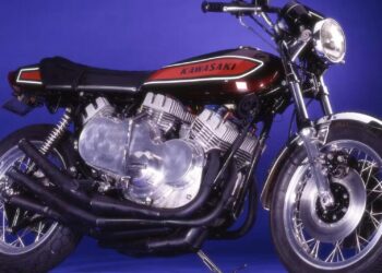 Uma criação única: 9 cilindros em W… 2 tempos!