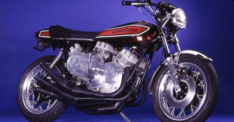 Uma criação única: 9 cilindros em W… 2 tempos!