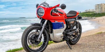 Vamos levar a Mia ao triunfo no Honda Customs, vota já!