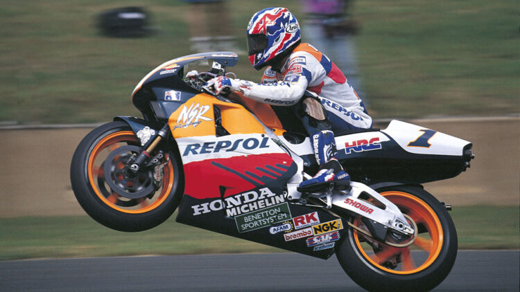 História do motor 2 tempos: O mais potente do mundo!