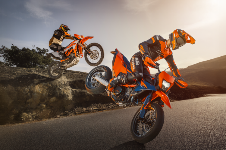 KTM revela as novas 690 Enduro R e 690 SMC R para 2026