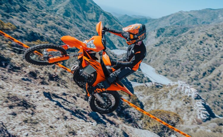 KTM apresenta a nova gama Enduro 2026