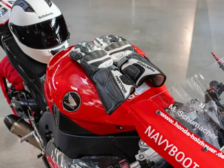 Honda Fireblade de Schumacher vendida por valor surpreendente