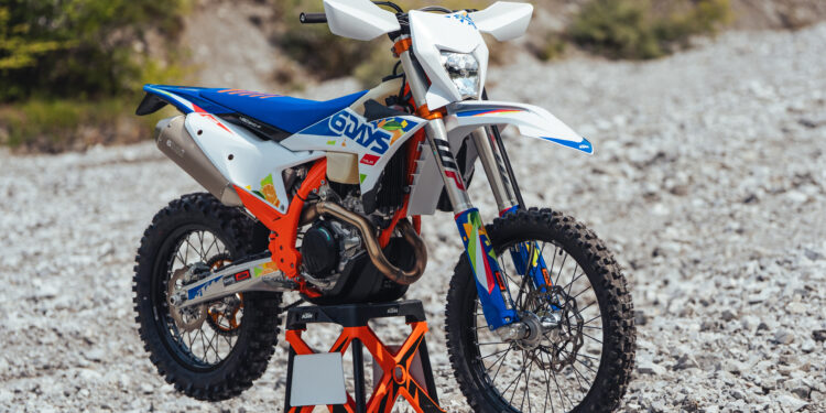 KTM revela gama EXC 6DAYS 2026 com novidades e tributo a Itália