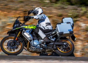 Acessórios essenciais para viajar de moto
