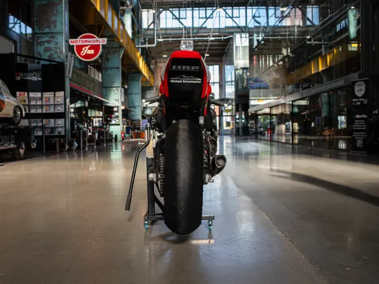 Honda Fireblade de Schumacher vendida por valor surpreendente