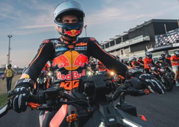 KTM pinta Misano de laranja com a Orange Parade 2025