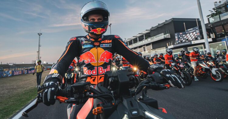 KTM pinta Misano de laranja com a Orange Parade 2025