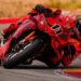 Bulega testa nova Ducati Panigale V4 R em Aragón