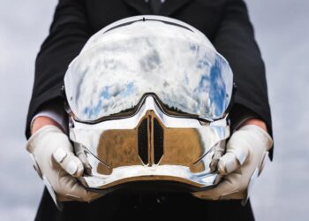 Ruroc lança edições Chrome e Eclipse do capacete AT4.0 Carbon