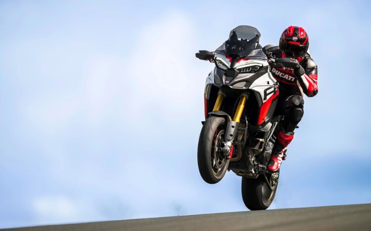 Top 5 motos touring mais rápidas em Portugal