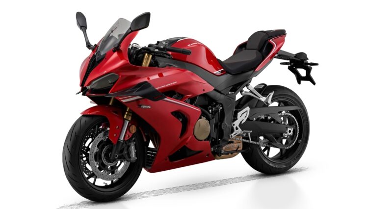 QJMotor prepara SRK600 e cruiser automática