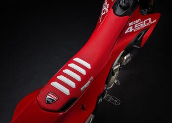 Ducati apresenta gama de acessórios para a Desmo 450 MX