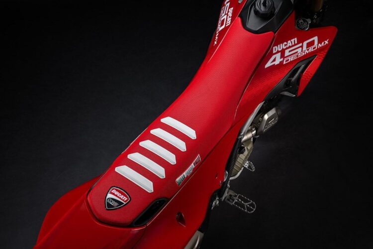 Ducati apresenta gama de acessórios para a Desmo 450 MX