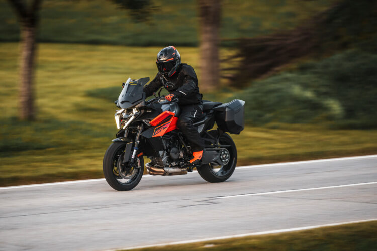 KTM: Atualização do lançamento dos modelos Street e Adventure
