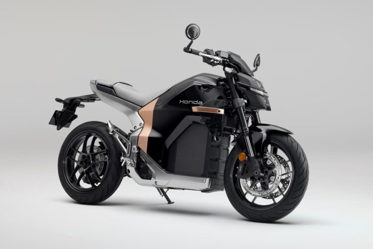 Honda revela nome, início de produção e detalhes da primeira moto elétrica de tamanho convencional