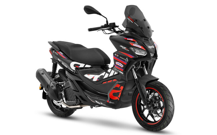 Scooter Aprilia SR GT em réplica MotoGP 2025
