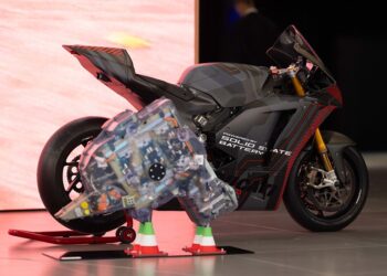 A investigação elétrica da Ducati continua com o protótipo V21L